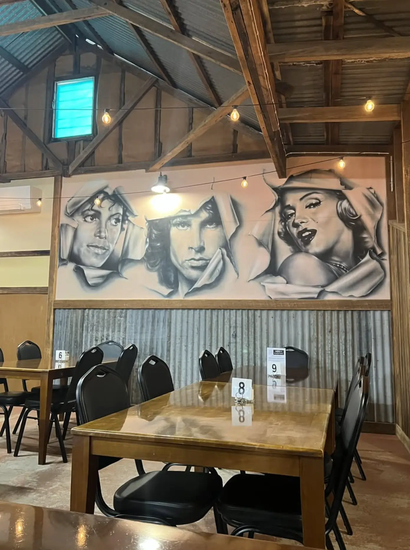 Barney’s Bar & Bistro