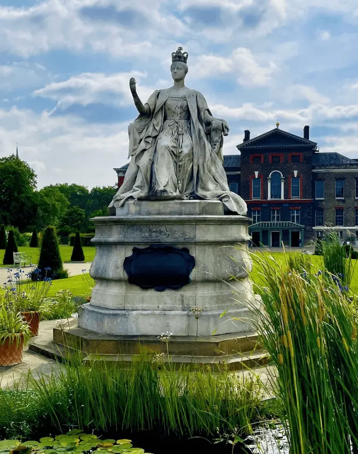 Queen Victoria statue