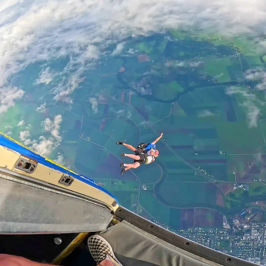 Skydiving in Lorne